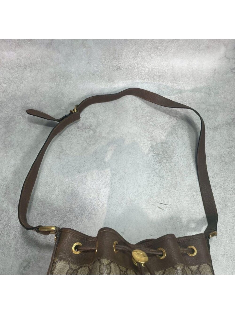 ★SOLD★ Gucci GG Shoulder Bag Brown Leather Logo Drawstring - Picture 4 of 10